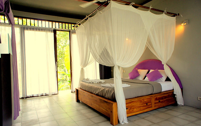 Superior Contemporary Room